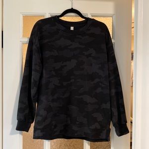 LIKE NEW-LULULEMON “Perfectly Oversized Crew” Dark Camouflage Sweatshirt